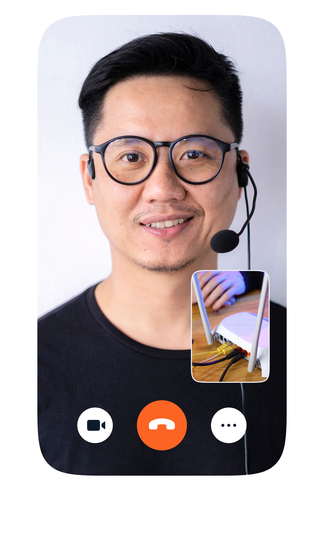 Support agent on a video call with a close-up picture-in-picture view of a Wi-Fi router being inspected